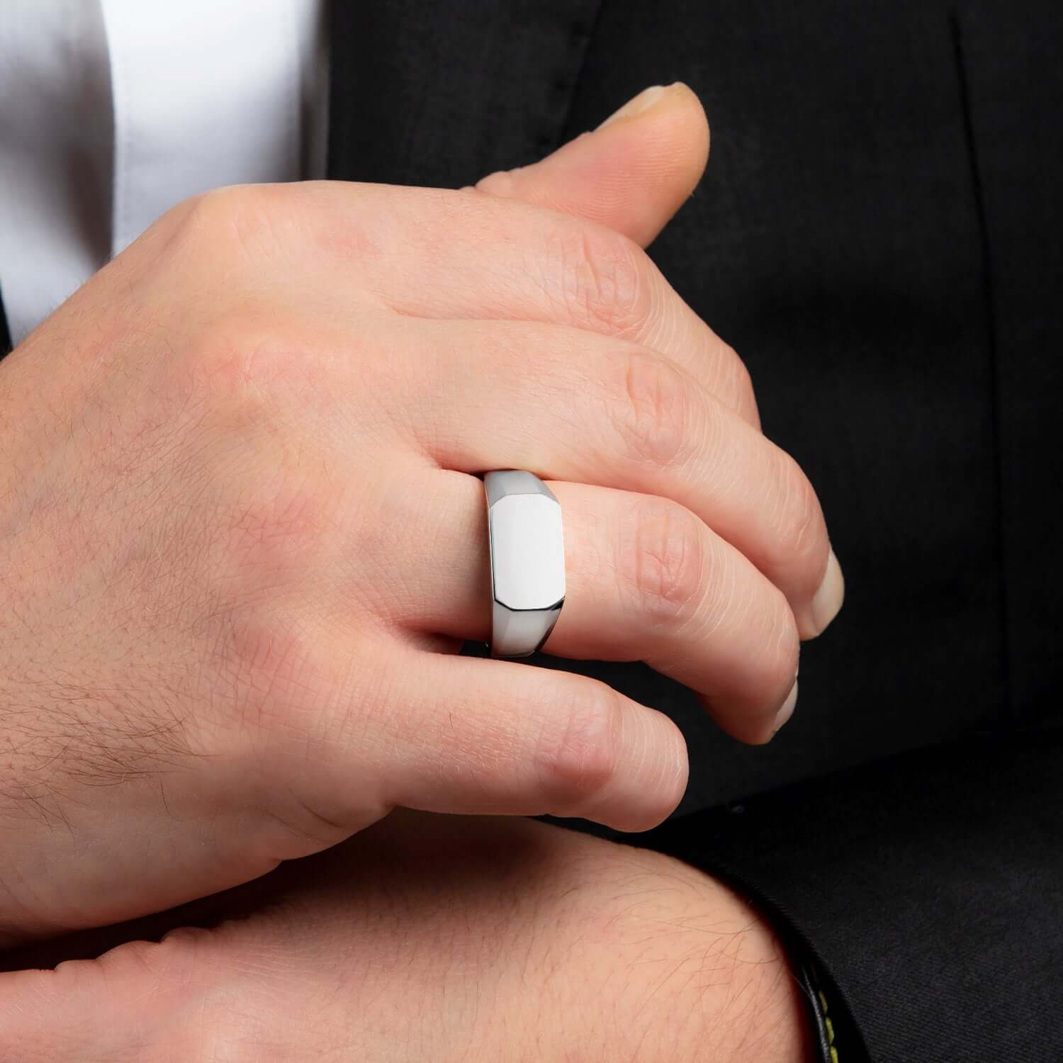Flat signet ring deals