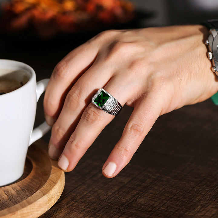 Elegant Men's Ring 925K Solid Sterling Silver & Gemstone emerald